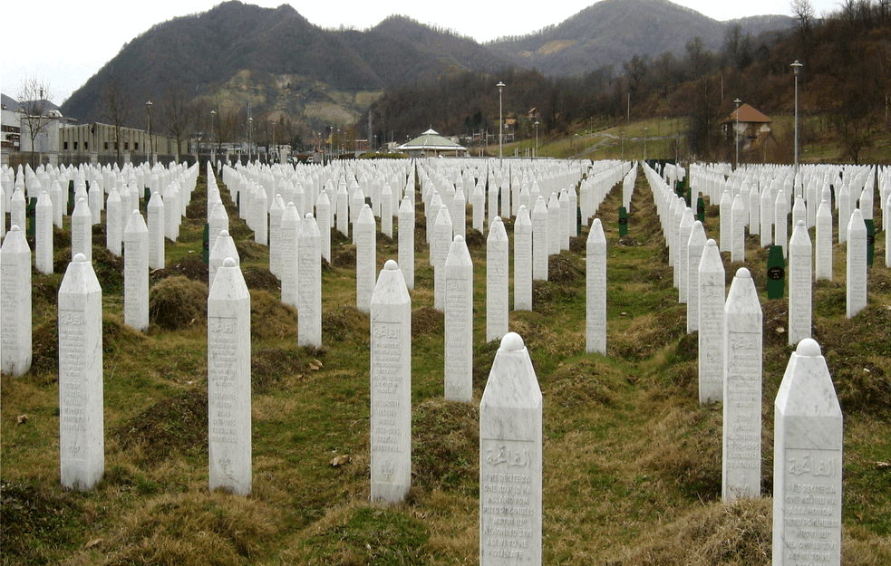 POBUNA U ALBANIJI: Parlament glasao PROTIV Srebrenice, pomenuli i Vučića!